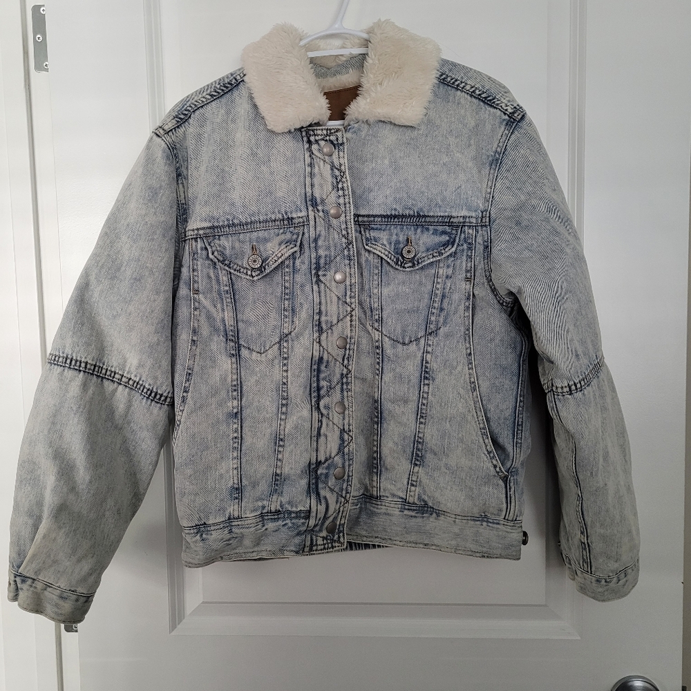 American Eagle denim jacket with faux fur lining size small